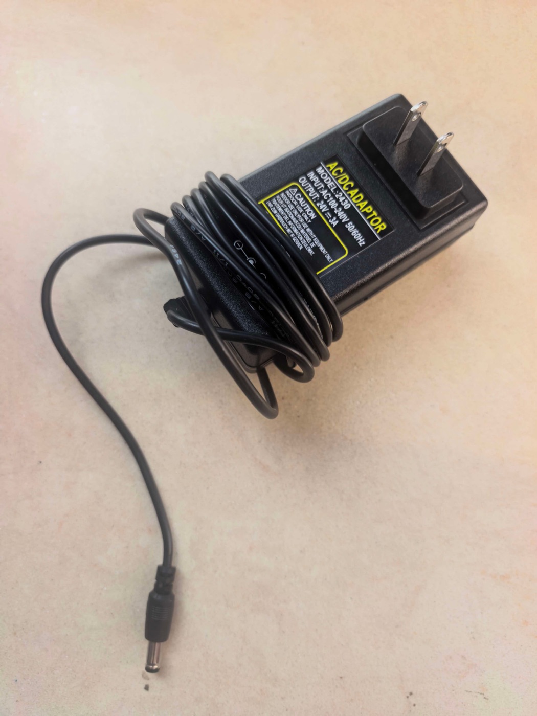 电源适配器(24V / 3A)